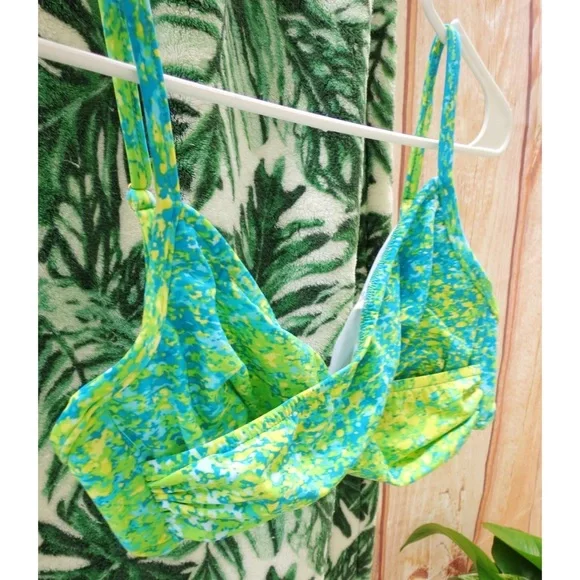 Venus paint splatter twist bikini top 🦋 - Picture 2 of 5